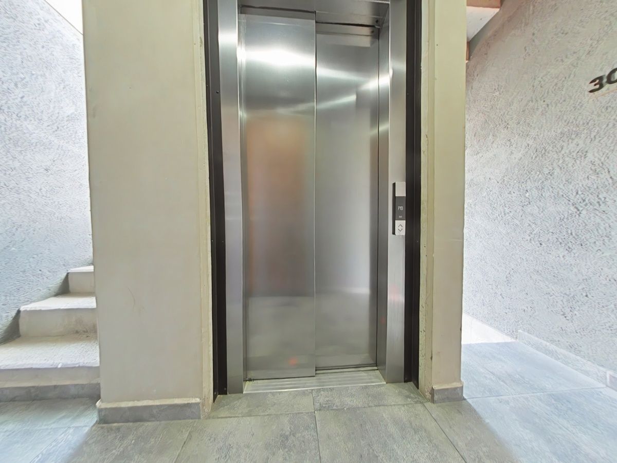 3 de 25: Entrada al departamento
