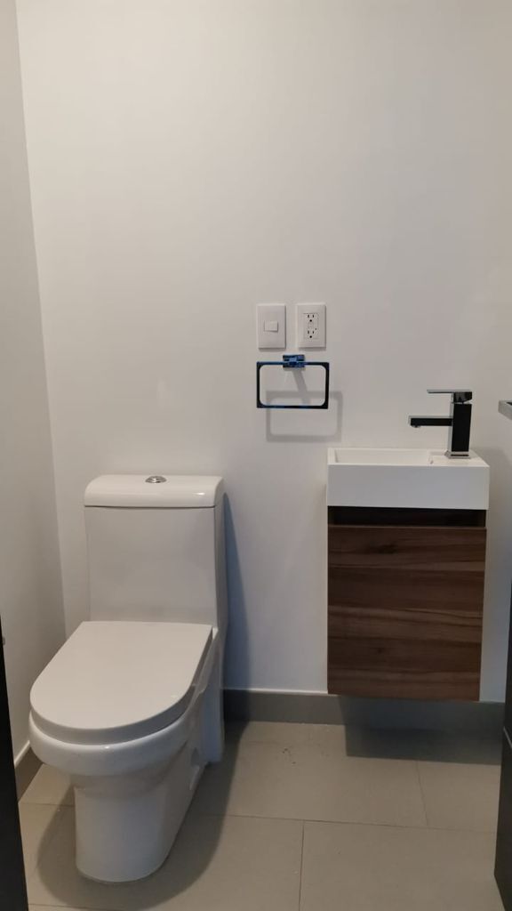4 de 9: Medio baño
