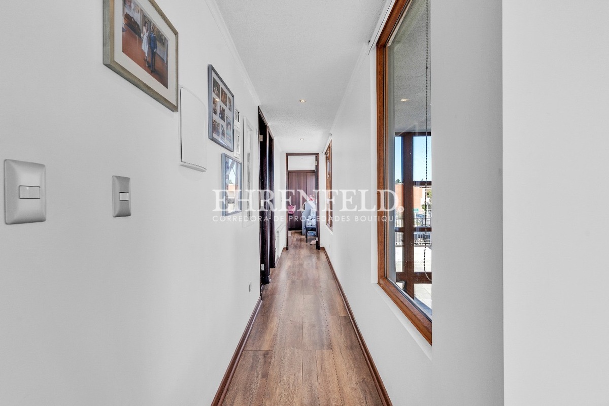 24 de 40: Pasillo dormitorios.