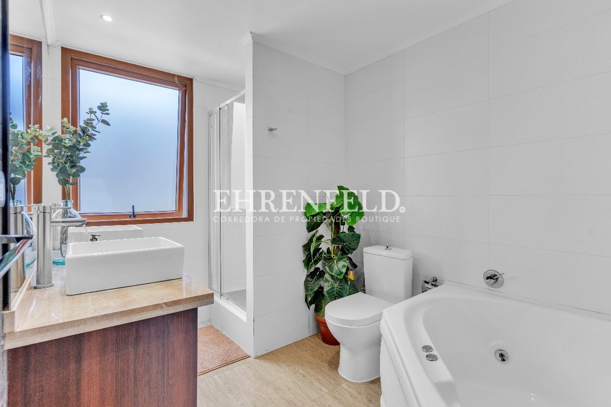 22 de 40: Baño suite.