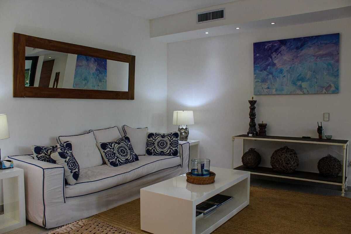 3 of 18: Sala