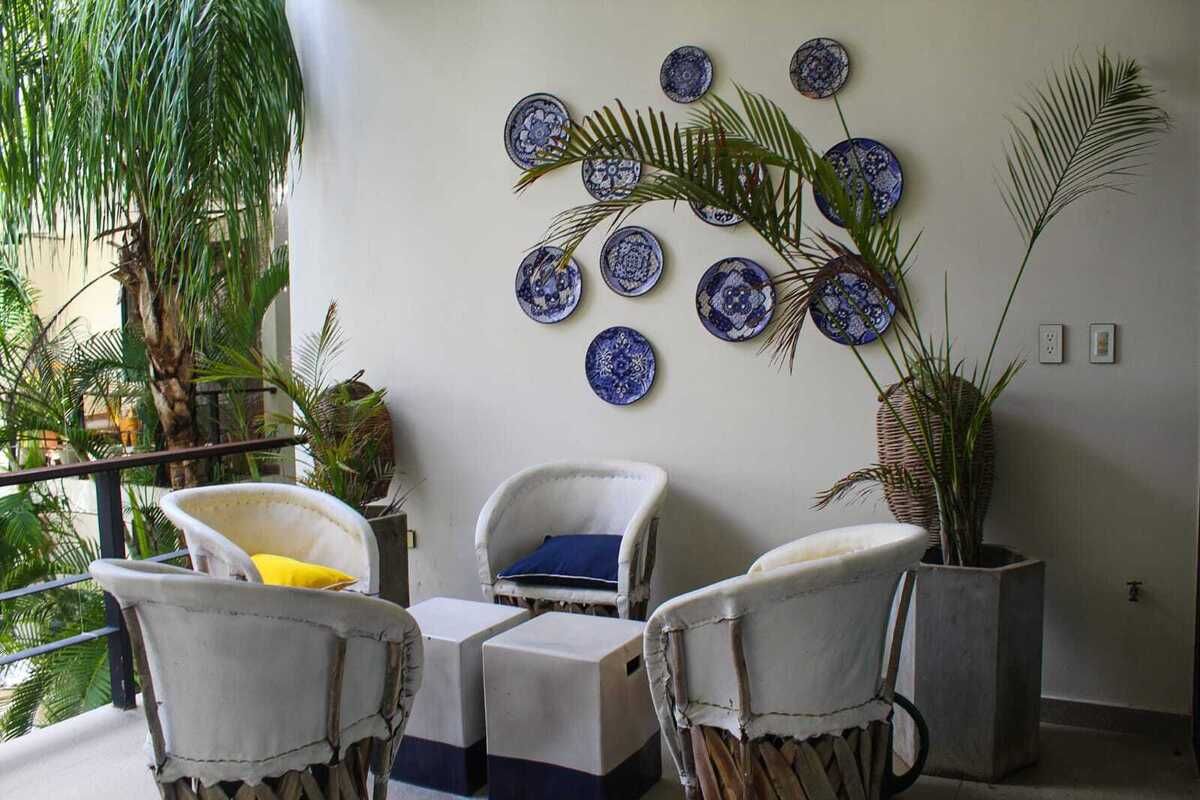 9 de 18: Balcón hacia la piscina