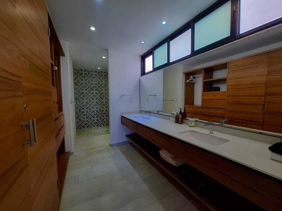 14 de 18: Baño del cuarto master