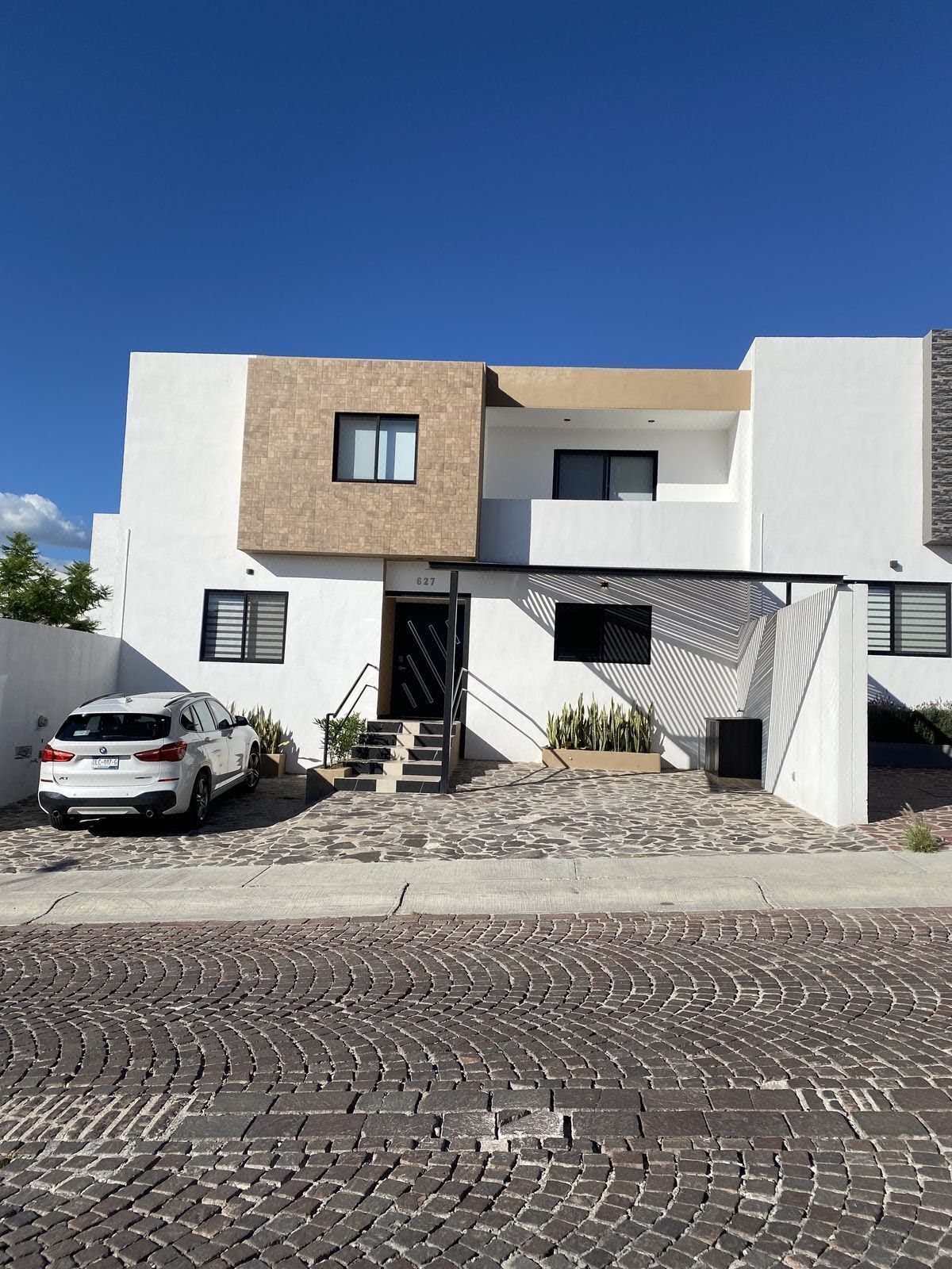 Casa en Venta y Renta en Cumbres del Lago seminueva