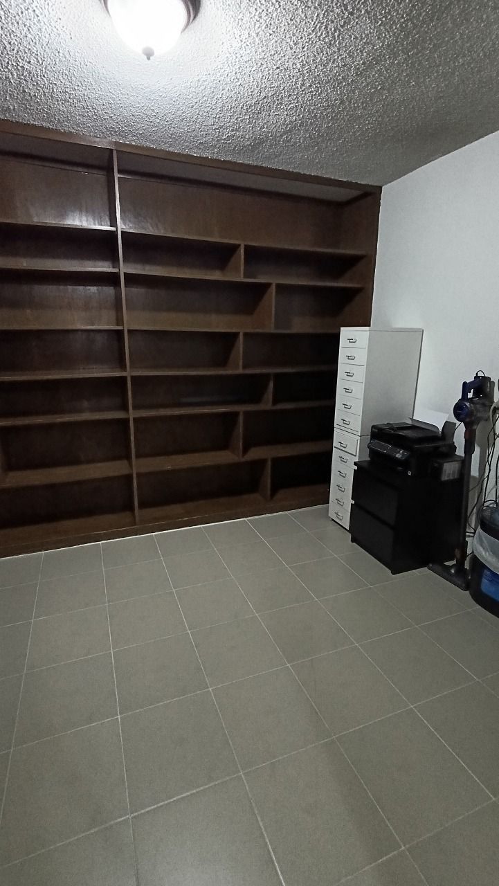 4 of 10: Estudio u Oficina