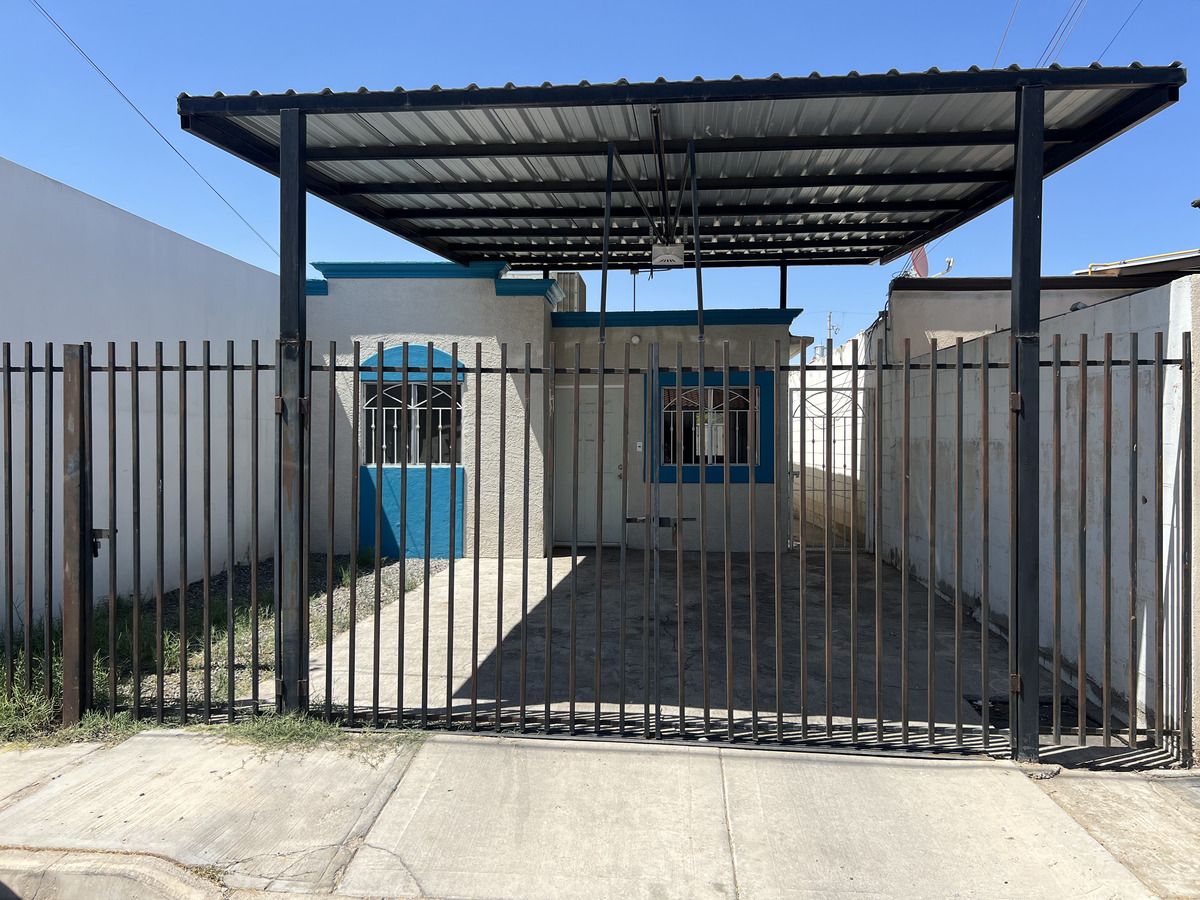 1 de 9: FACHADA DE LA PROPIEDAD