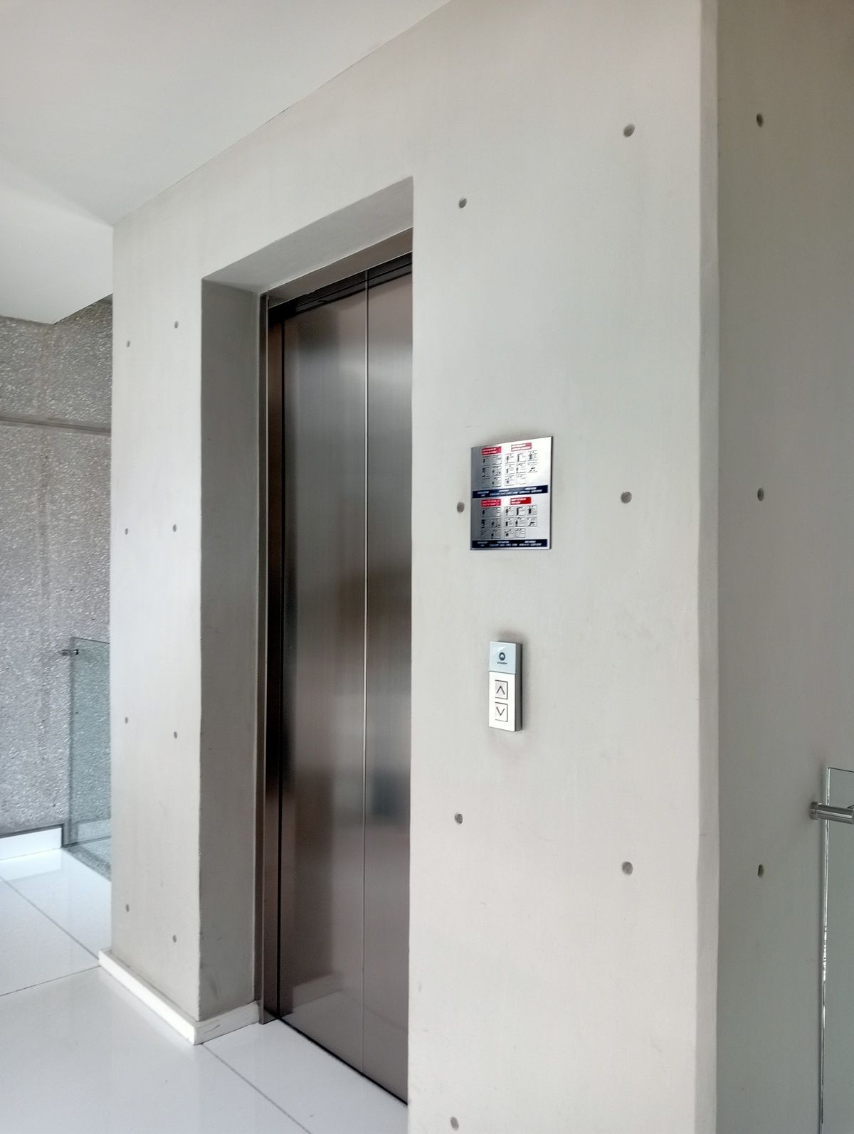 2 of 16: Elevador