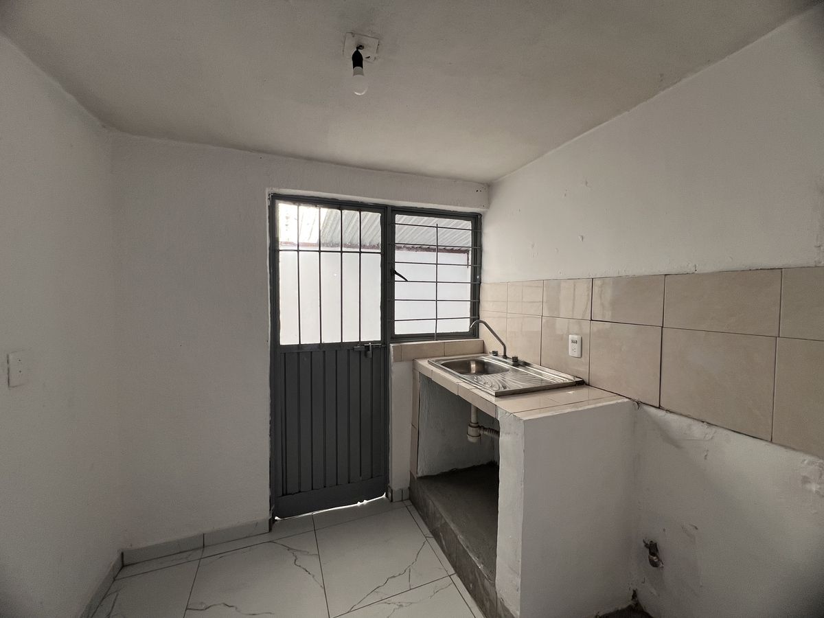 6 of 14: COCINA