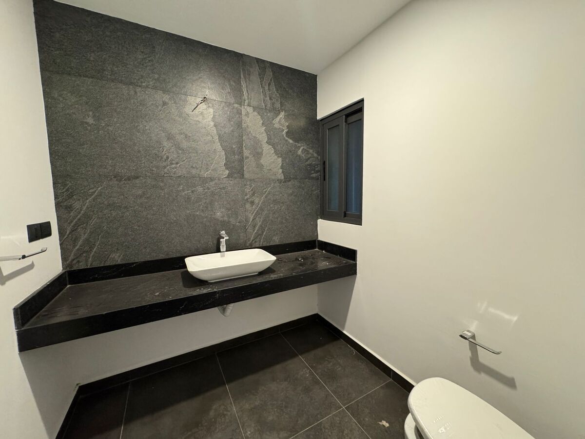 12 de 28: Medio baño