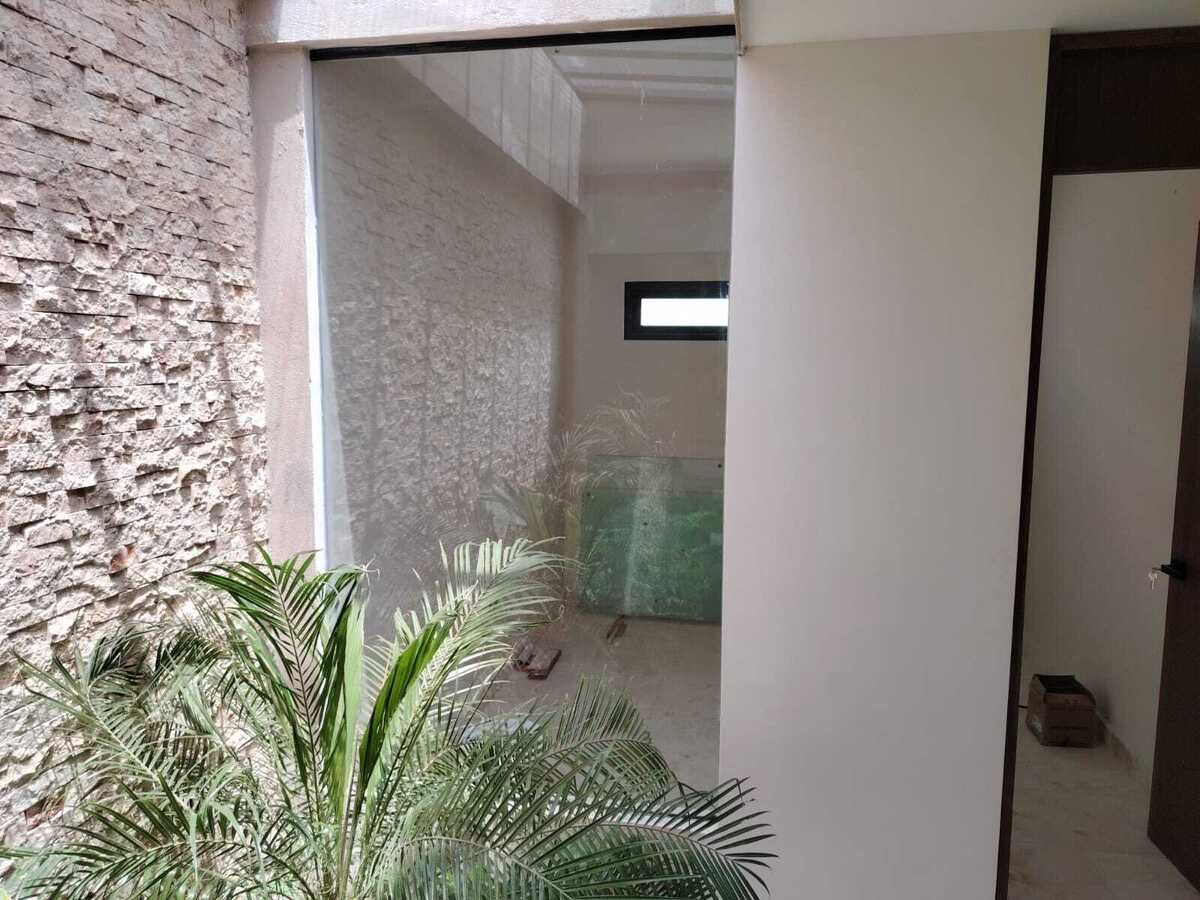 5 of 12: ESTUDIO Y RECIBIDOR CON JARDIN INTERIOR