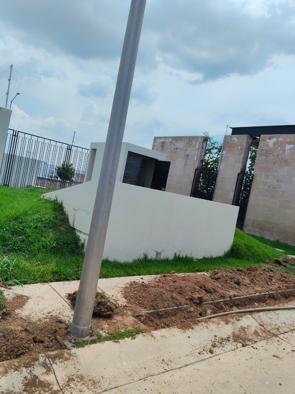 12 of 21: lado izquierdo, no hay vecinos es solo la entrada.