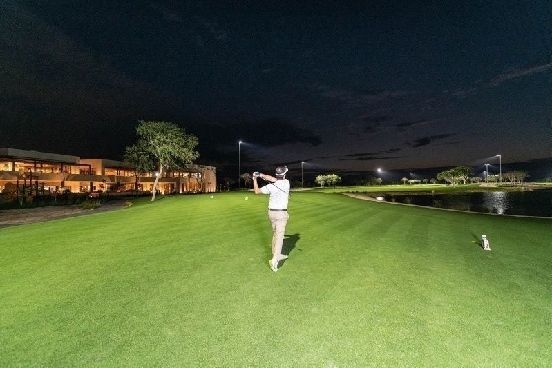 3 de 27: Campo de Golf Totalmente Iluminado