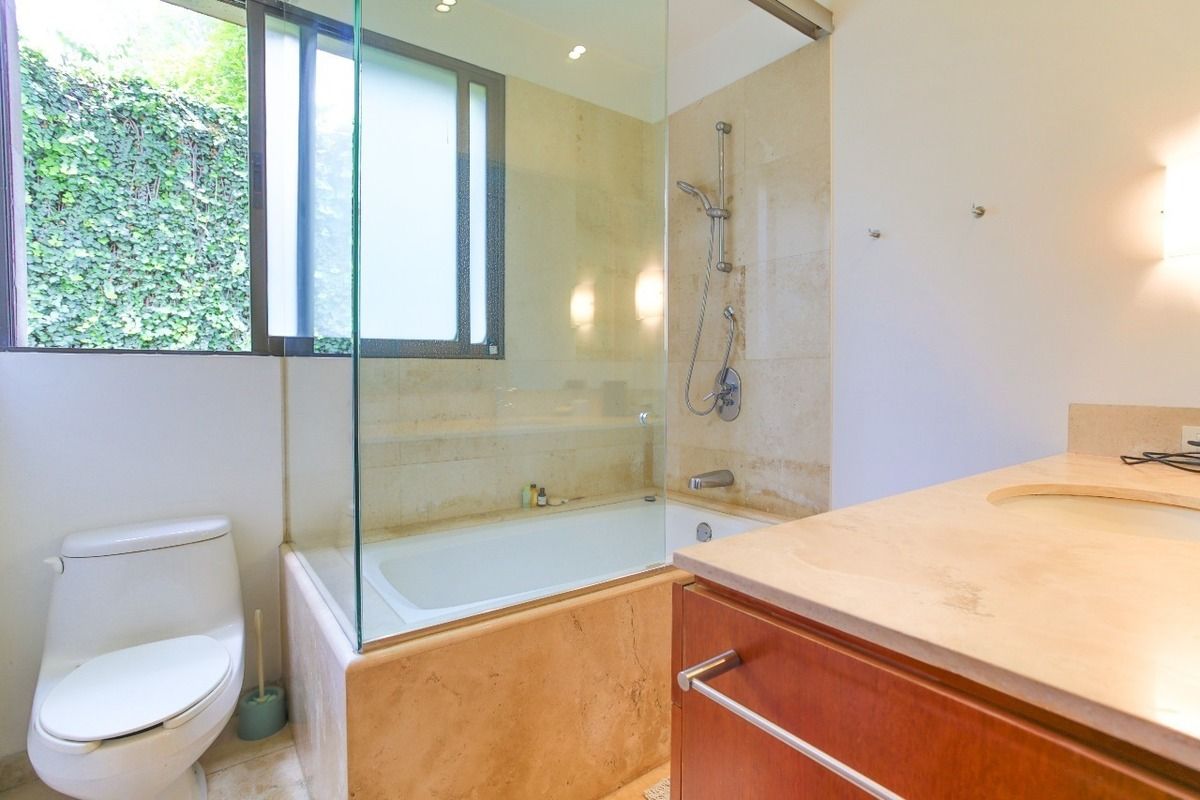 16 de 17: Baño de Recámaras Secundarias