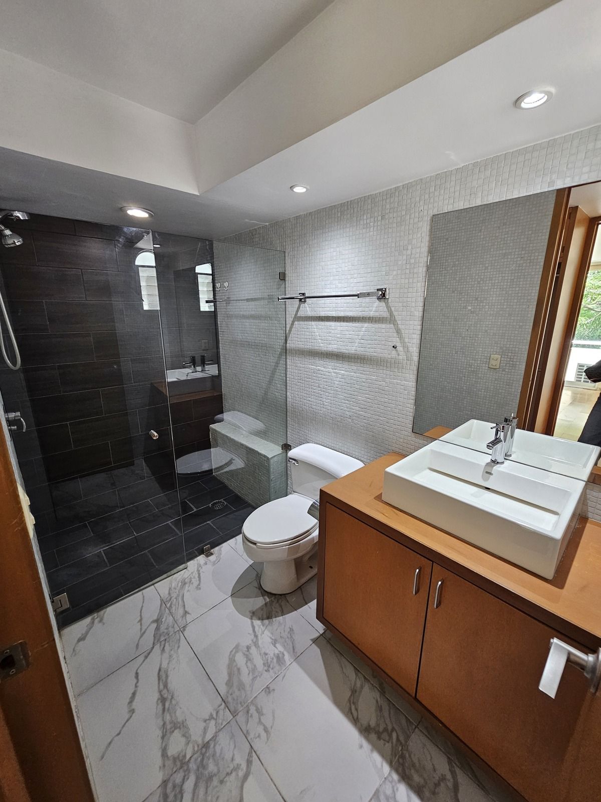 5 de 18: Baño recámara principal