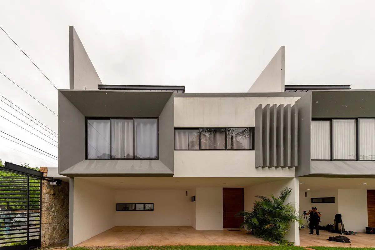 1 de 13: Fachada Frontal