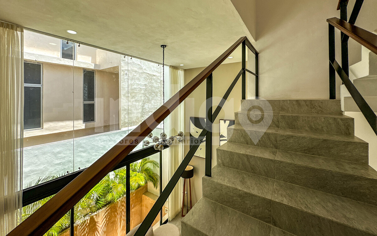 37 de 45: Escalera Roof Top