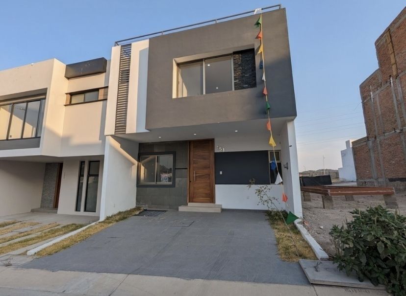 1 de 44: Fachada