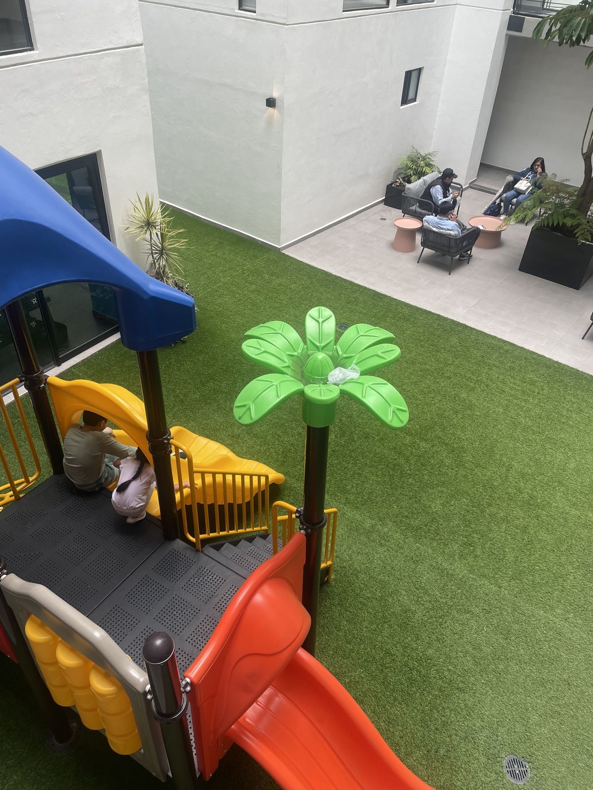 2 de 20: Área  de juegos infantiles