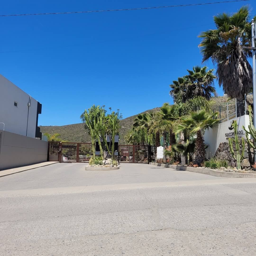4 of 13: ENTRADA DE LA PRIVADA
