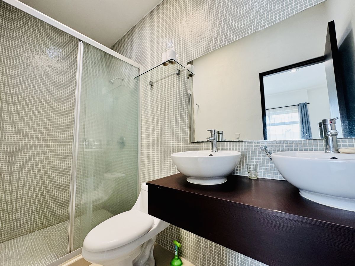 19 de 26: Baño privado en recamaras principal