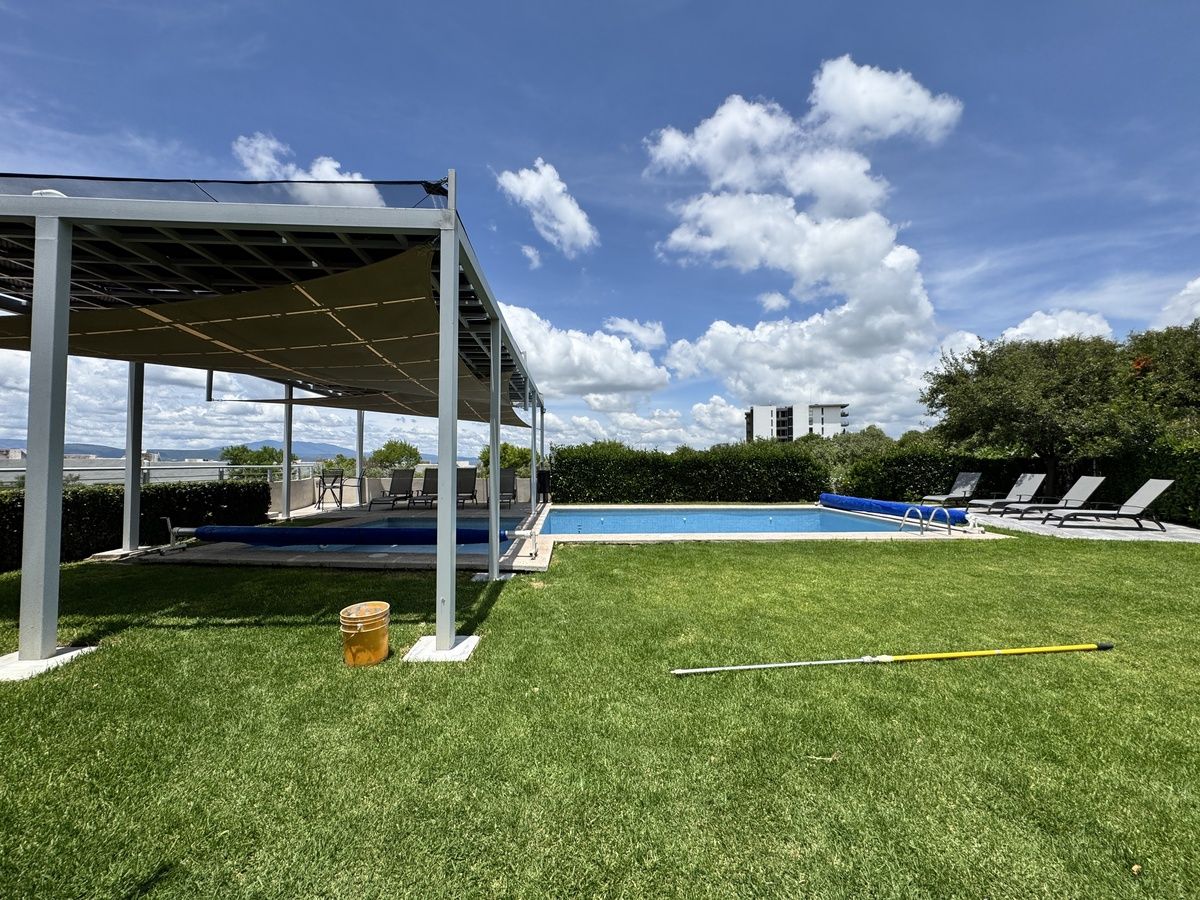 21 de 26: Alberca y terraza