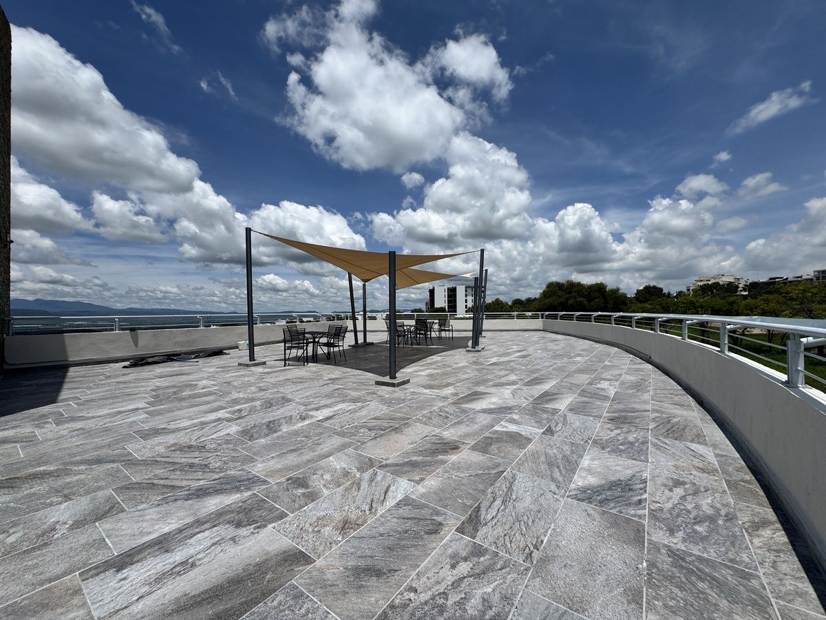 24 de 26: Terraza en piso 2