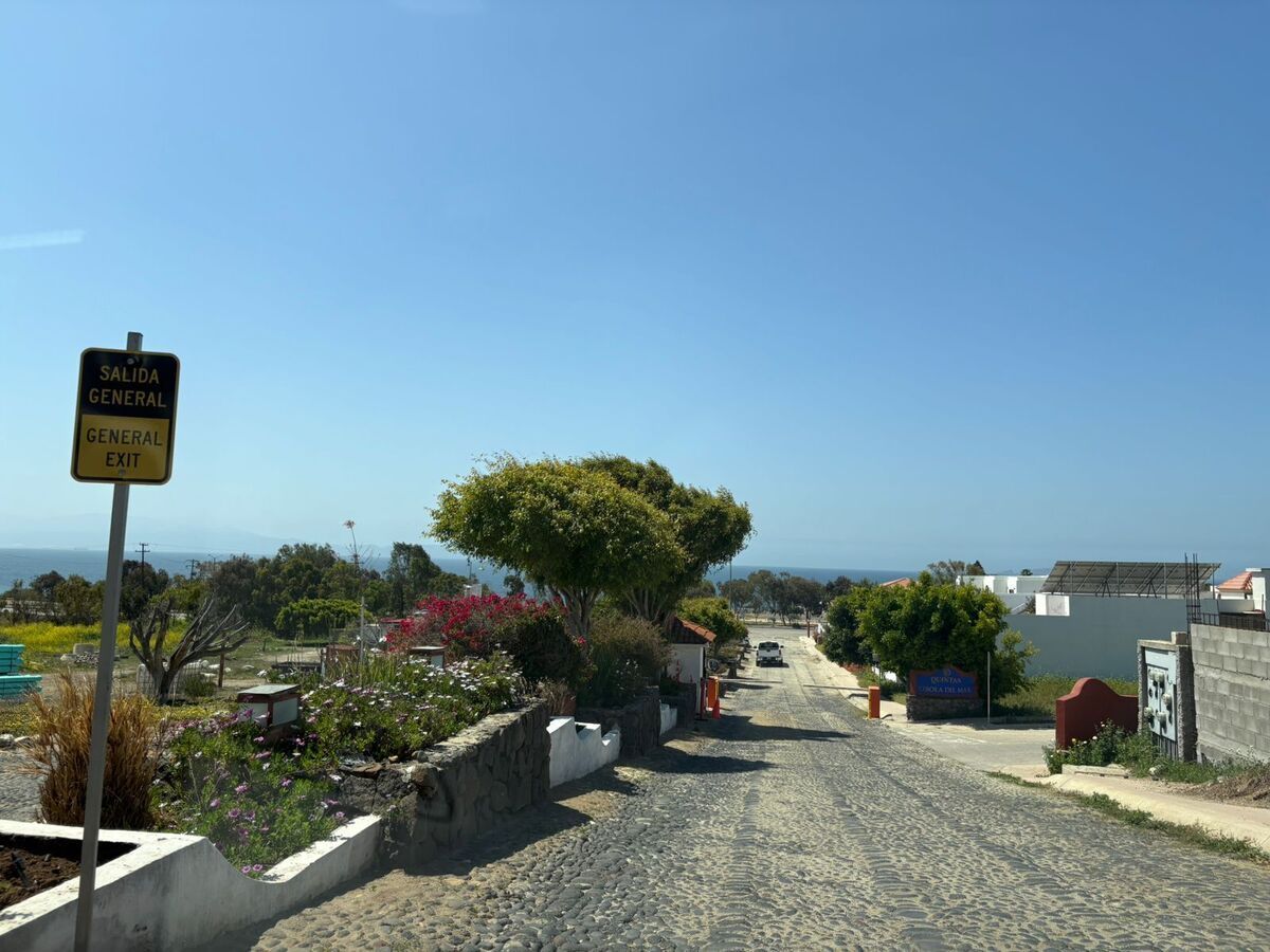 4 de 7: CALLE DE ACCESO