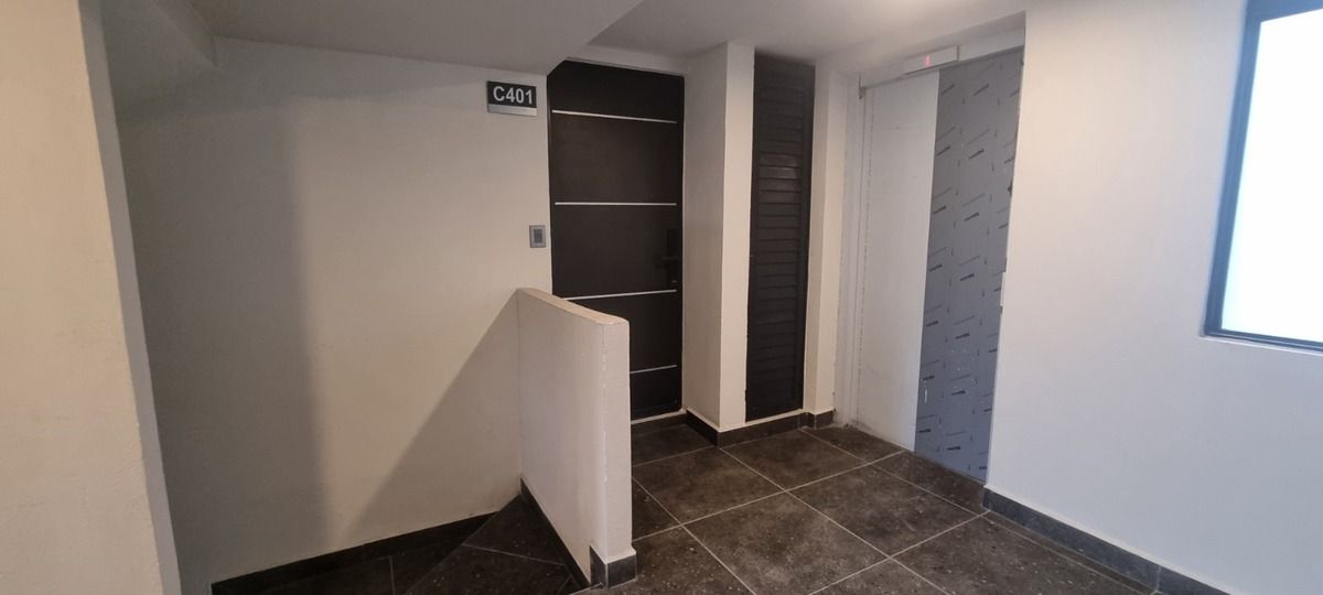 4 de 24: Acceso con elevador