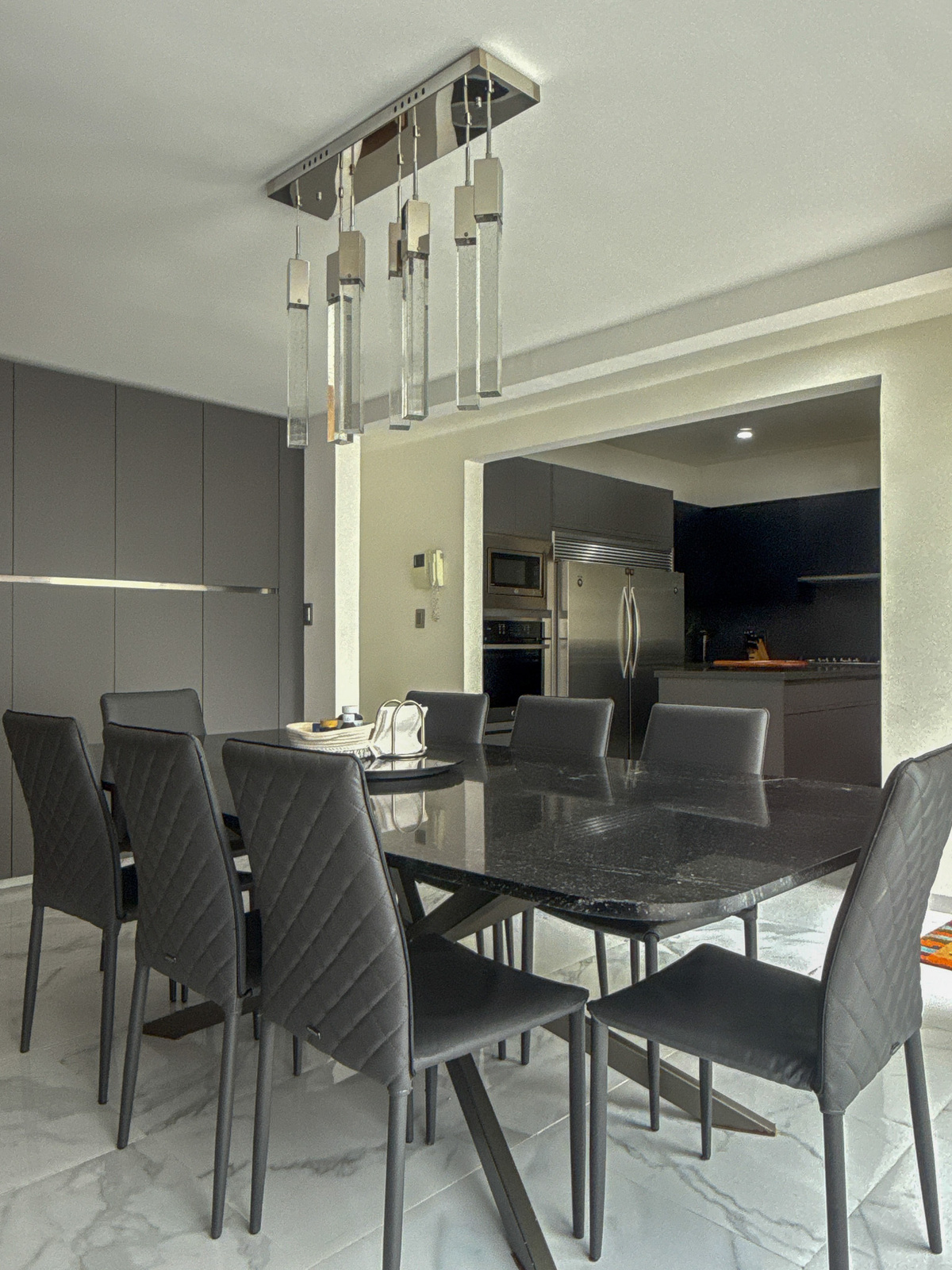 4 de 23: Cocina y antecomedor