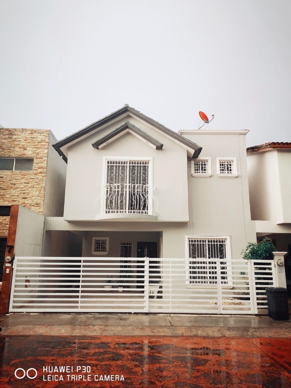 1 of 34: Fachada