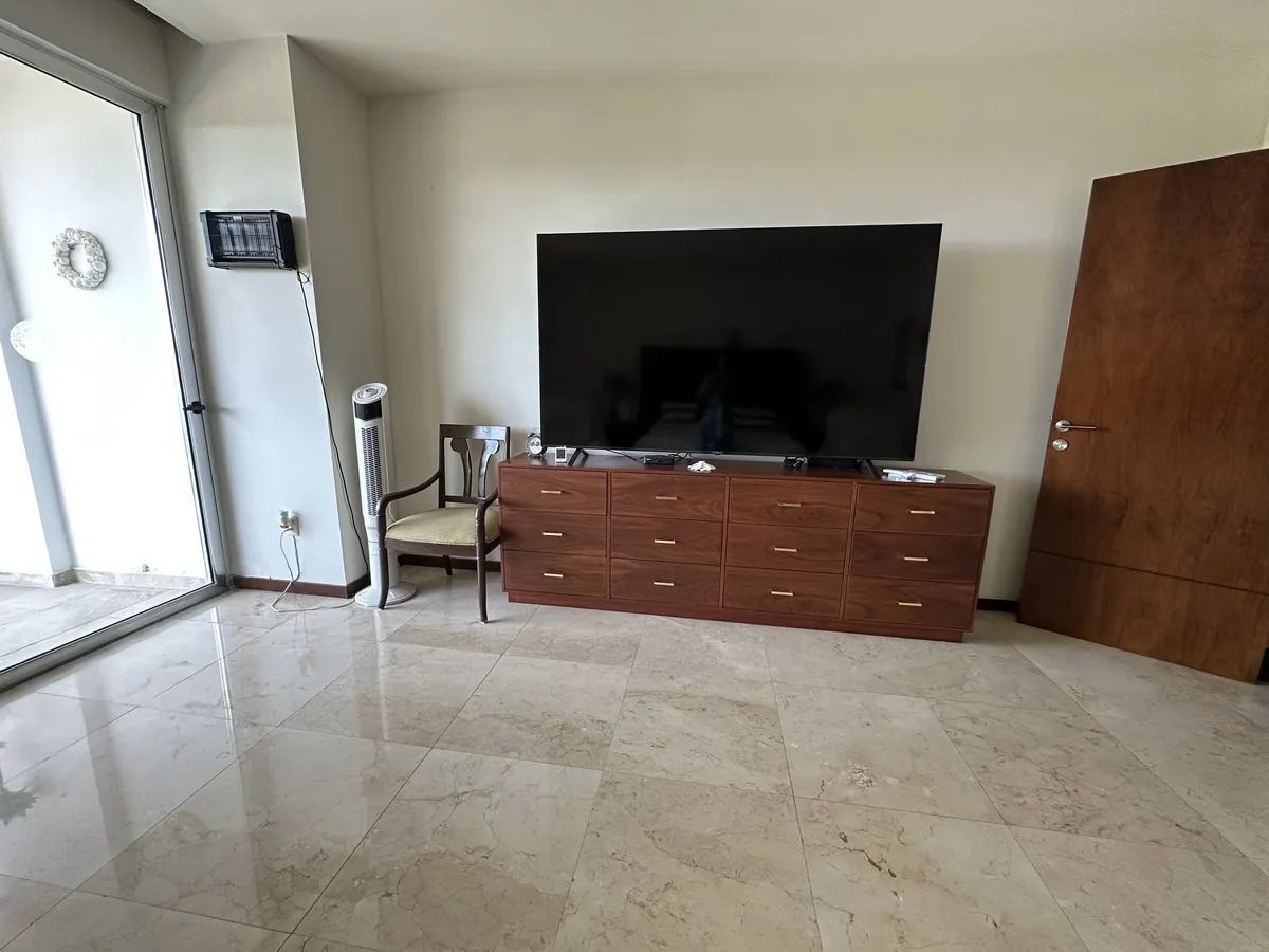 5 de 12: Cuarto principal
