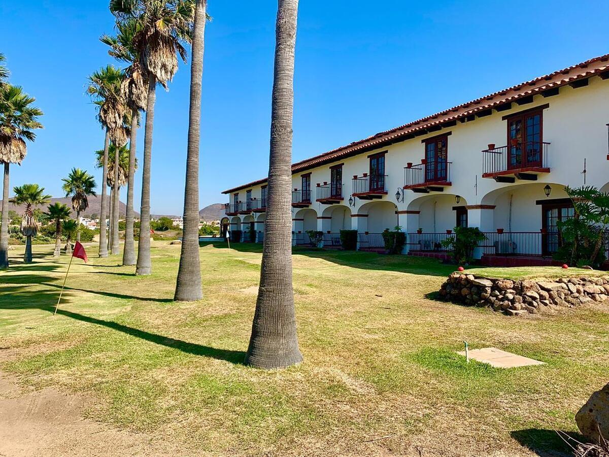 16 of 18: hotel y areas verdes