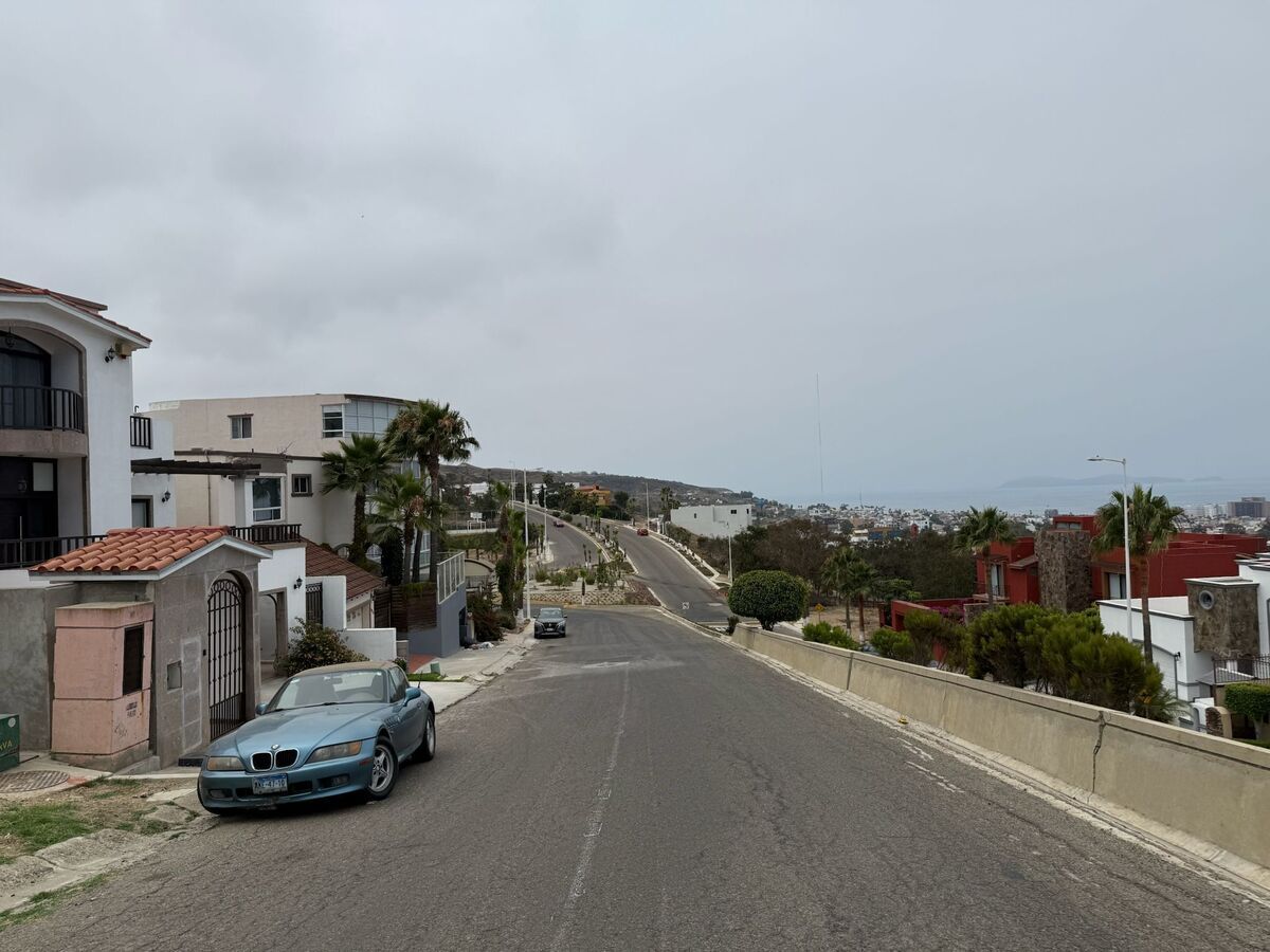 3 of 3: Vista calle