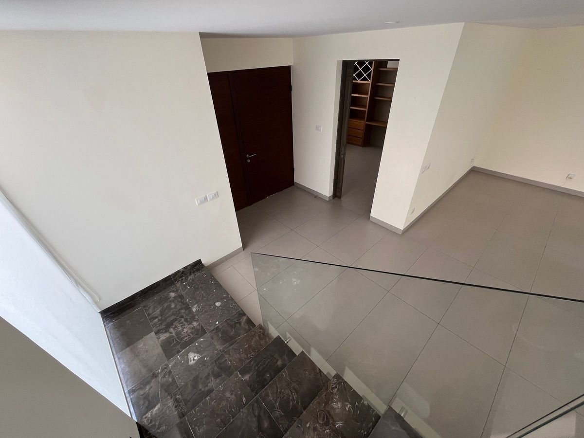 16 de 33: escalera