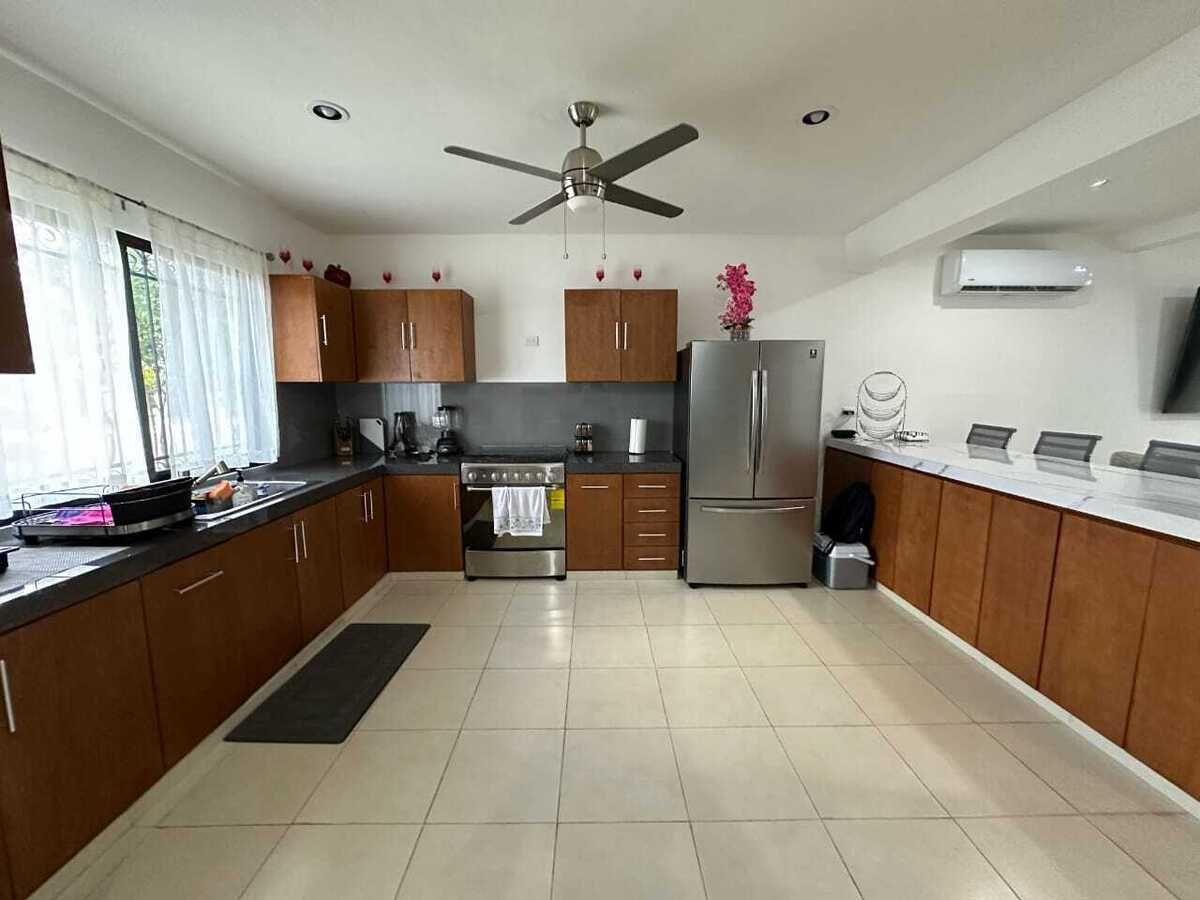 5 de 14: Cocina equipada