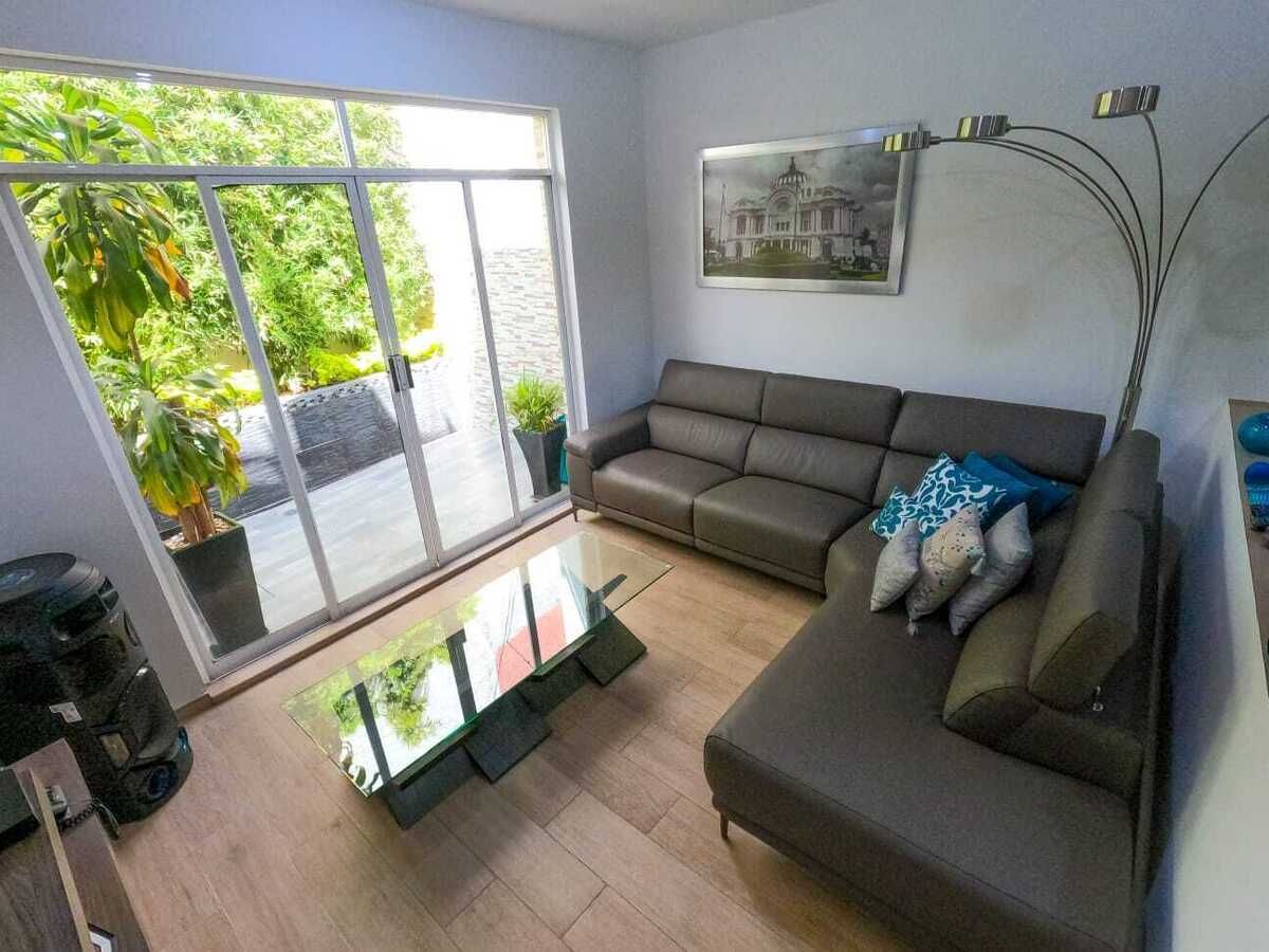 3 de 20: sala con acceso a terraza