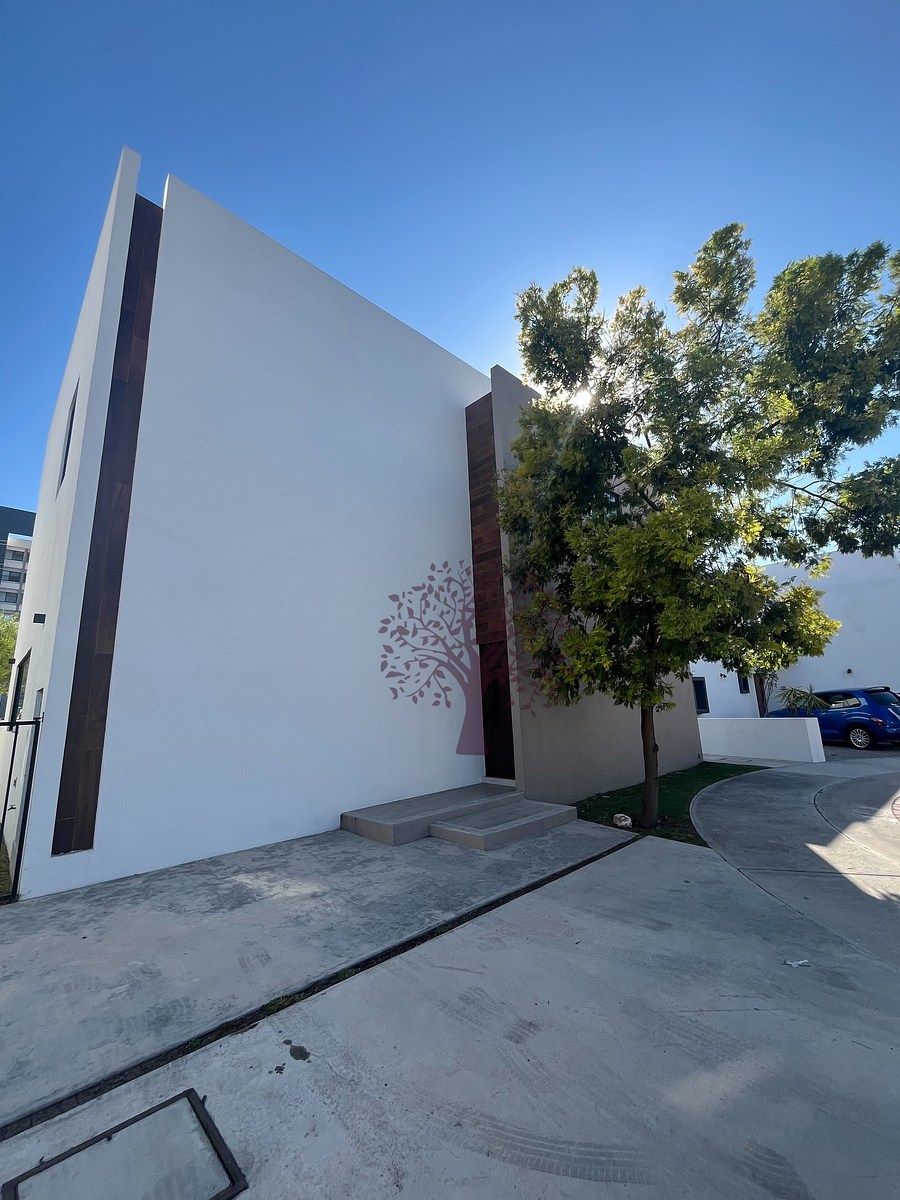 RENTAL OF NEW HOUSE IN CONDOMINIUM IN CAÑADAS DEL LAGO, photo 1 of 31