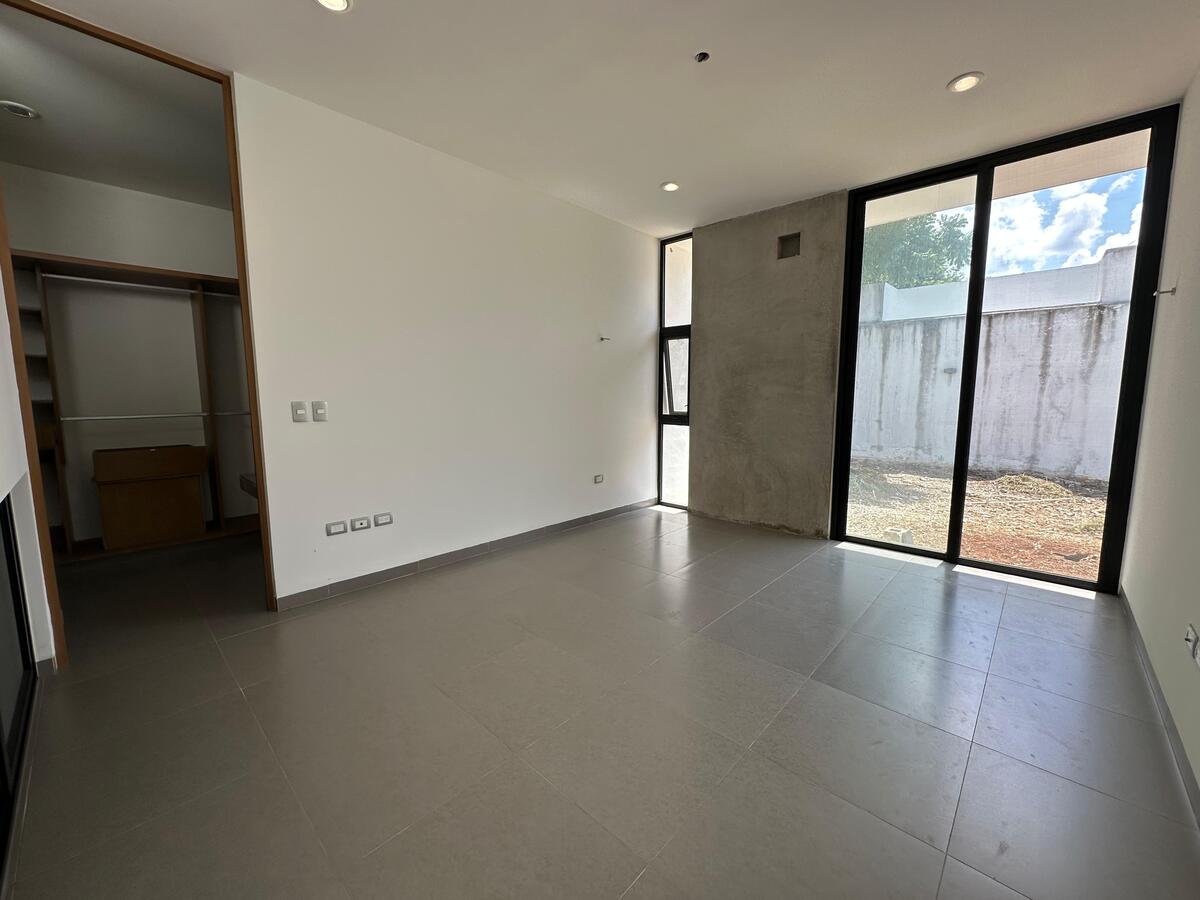 4 de 18: Habitación Principal con closet vestidor y baño