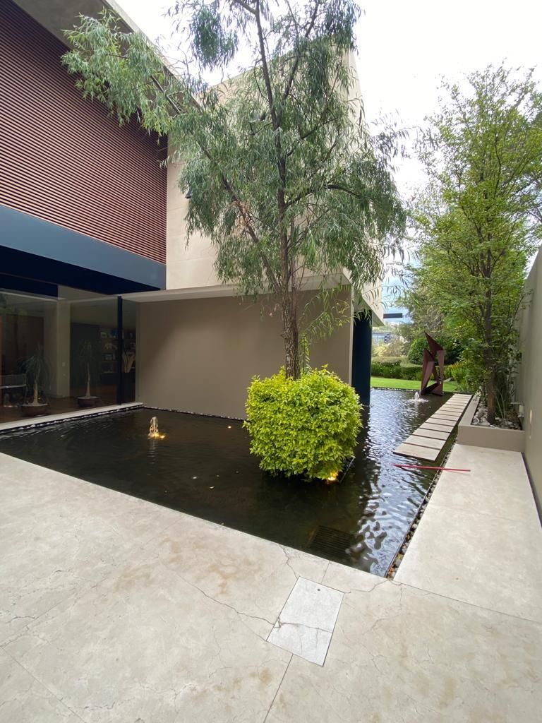 1 de 18: Fachada lateral