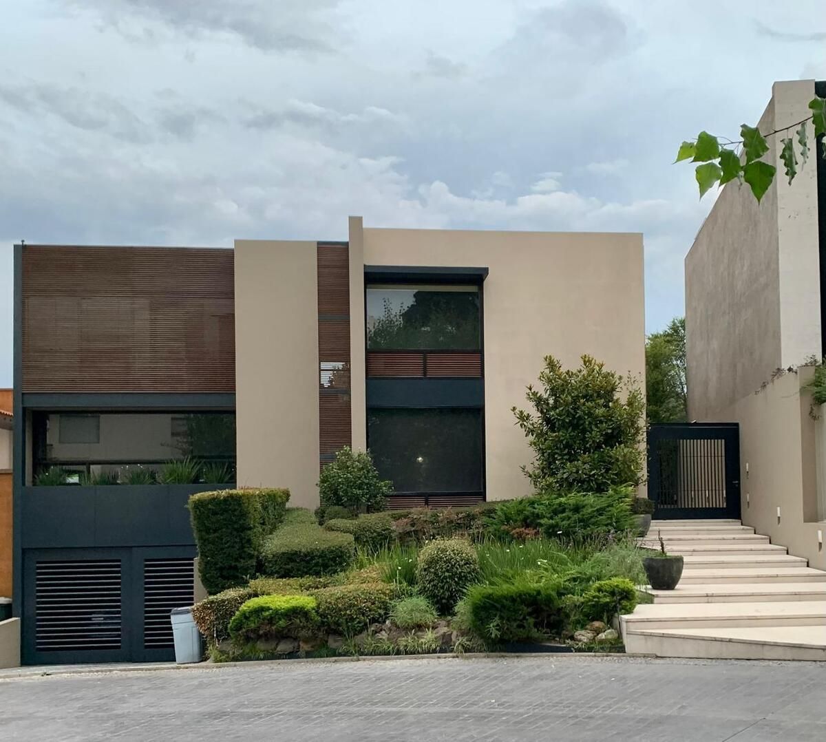 2 de 18: Fachada principal