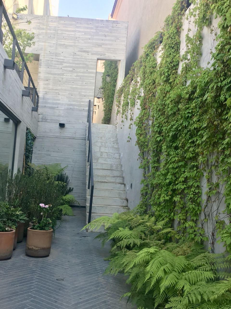 20 de 20: Escalera de servicio