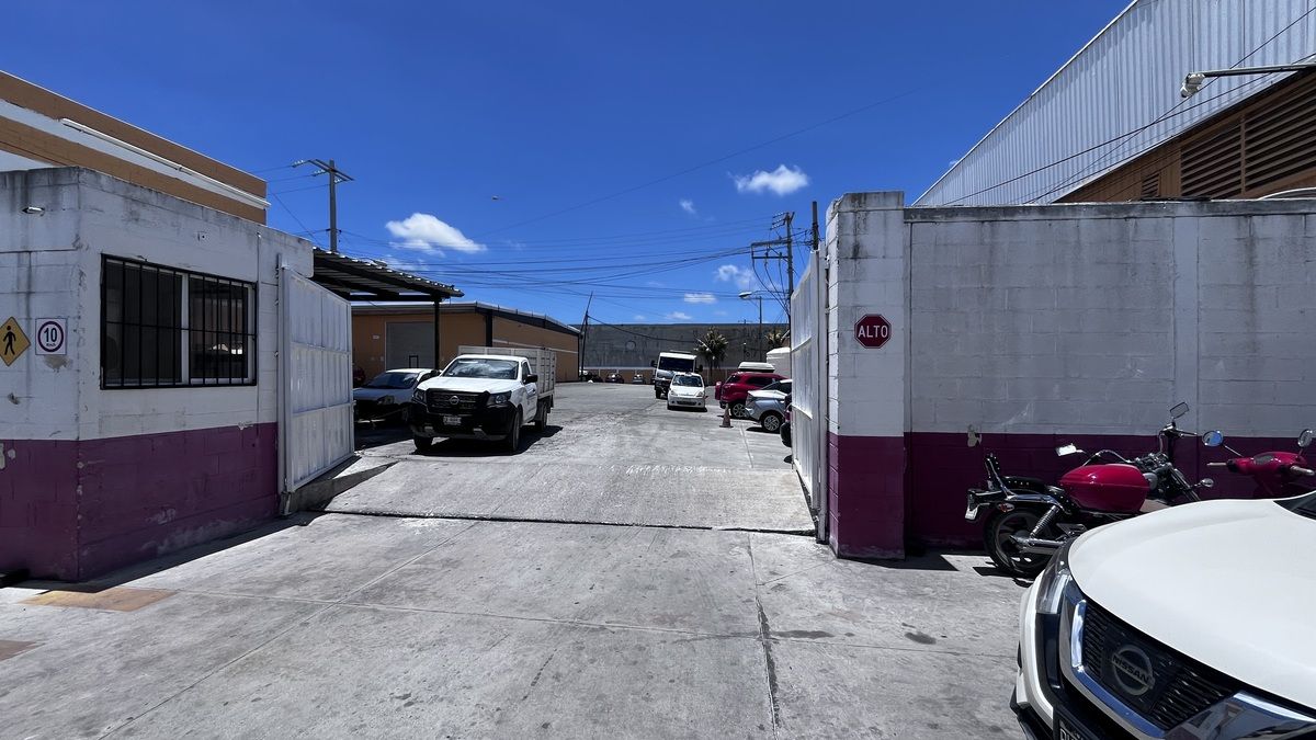 6 de 7: Estacionamiento privado