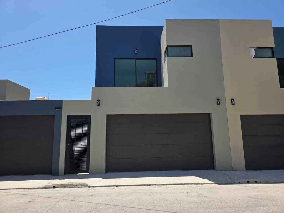1 de 28: FACHADA PRINCIPAL