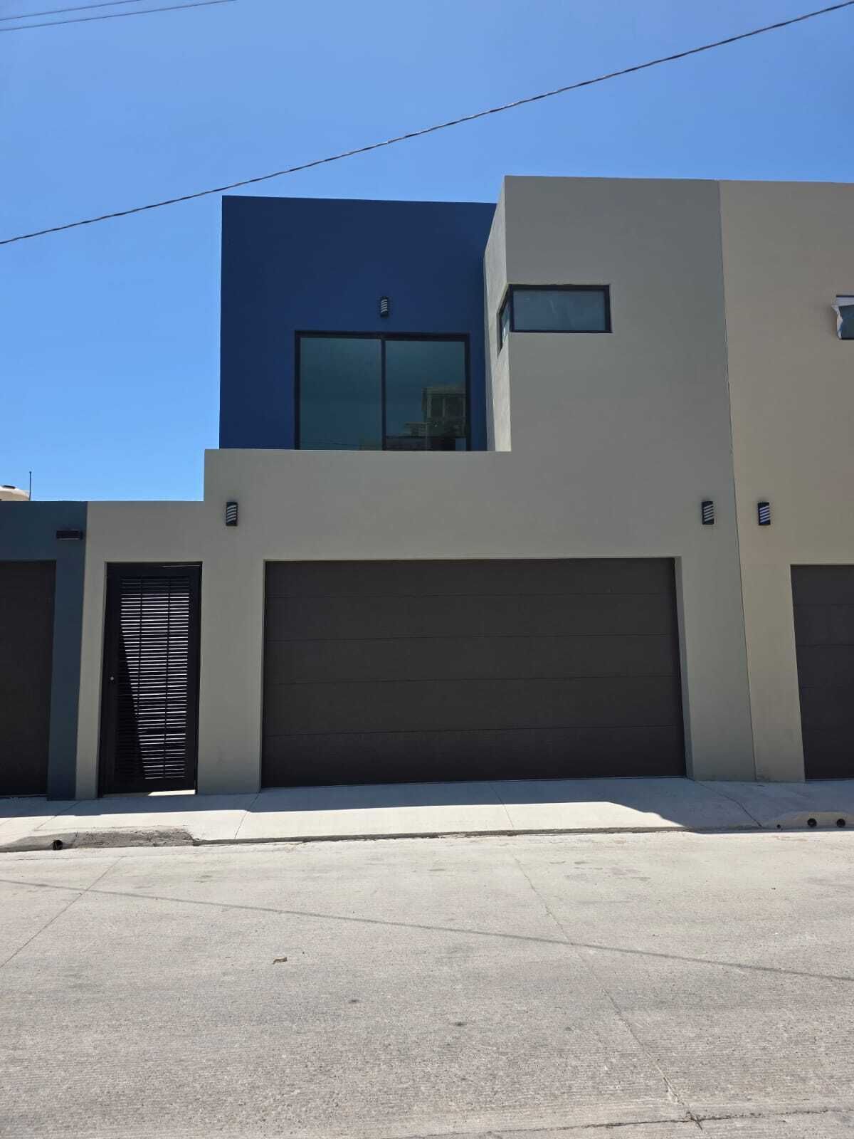 2 de 28: FACHADA PRINCIPAL