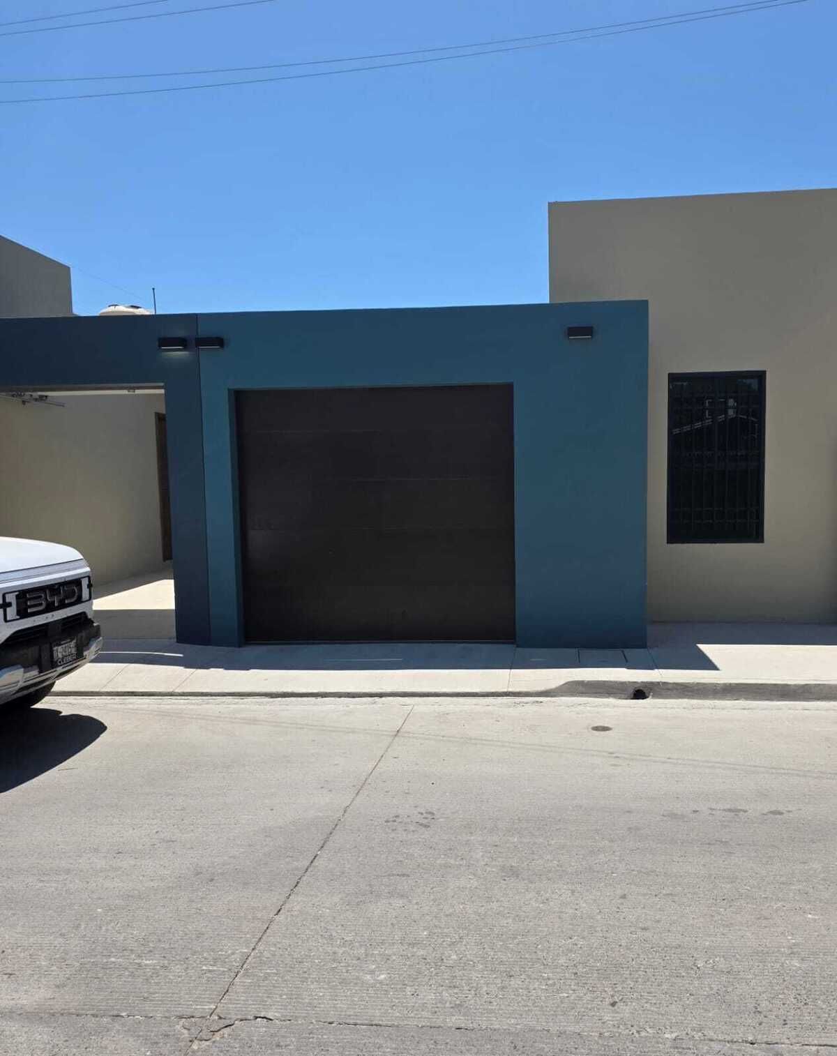 2 de 20: FACHADA PRINCIPAL