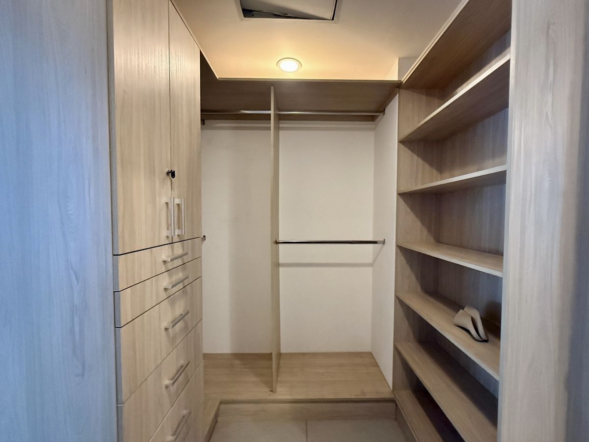 5 de 14: Vestidor