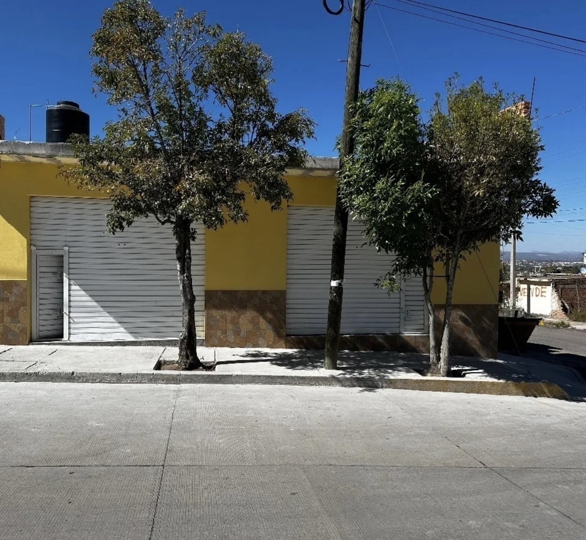 1 de 6: https://www.easybroker.com/agent/properties/local-comercial-