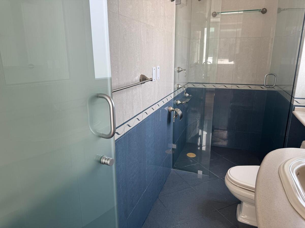 20 de 42: Baño de la recámara secundaria