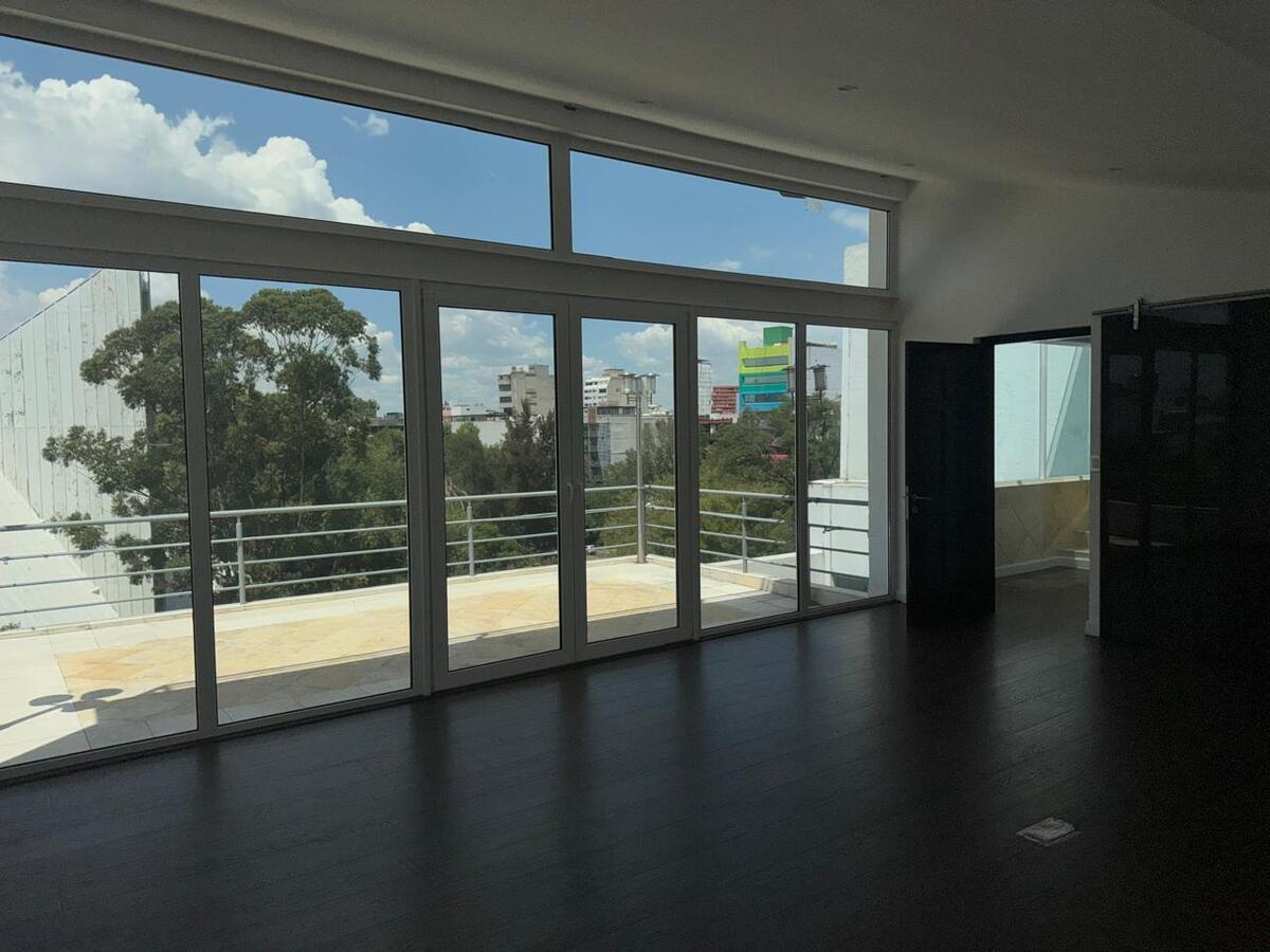 1 de 42: Estudio y ventanal con salida a la terraza
