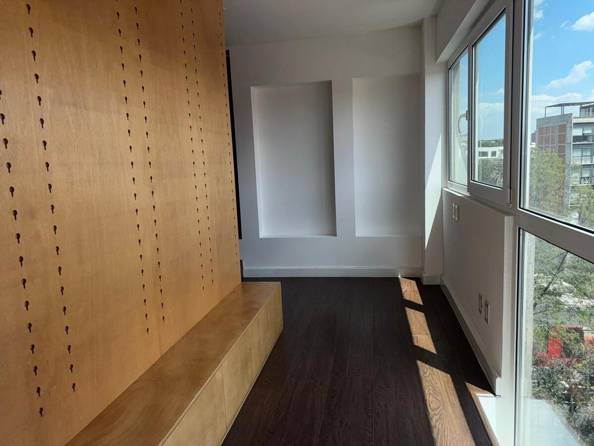 29 de 42: Entrada al vestidor del estudio